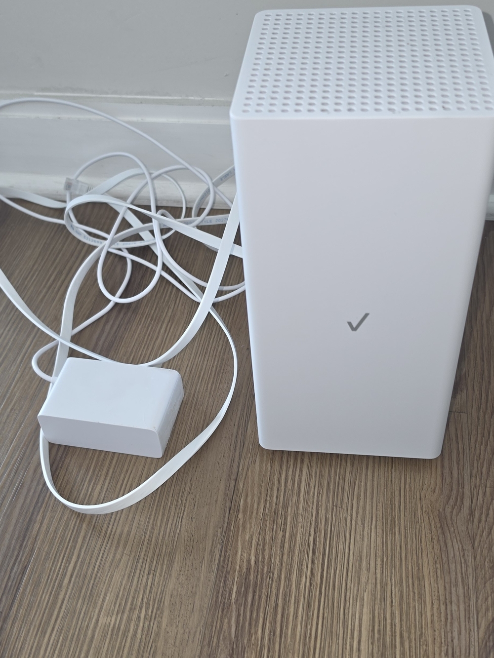 White Wireless Router with Compact Tower Design